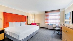 1 slaapkamer, een strijkplank/strijkijzer, gratis wifi, beddengoed
