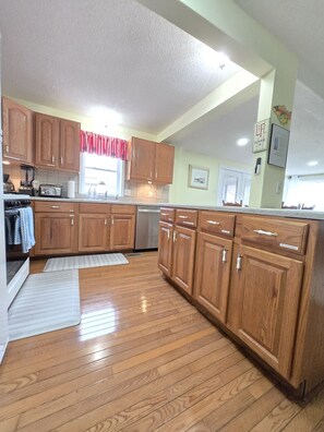 Fridge, microwave, oven, stovetop - Lakefront Escape, Sunrise Views, Boat Slip & Community Dock Access (Roach)