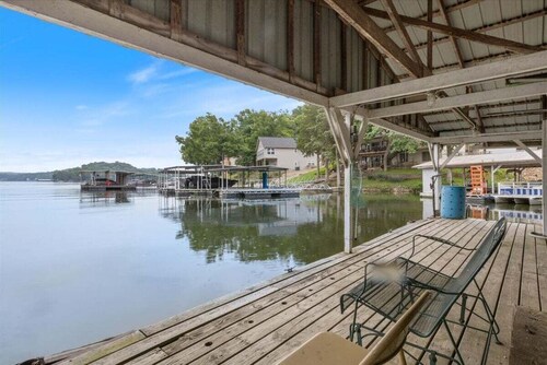 Lakefront Escape, Sunrise Views, Boat Slip & Community Dock Access