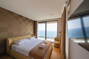 4 bedrooms, iron/ironing board, WiFi