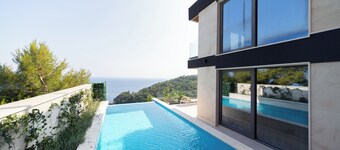 4-bedroom Villa in Budva w/ Private Pool & Sauna
