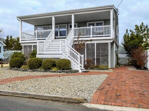 Exterior - 4BR Beach Haven Retreat Perfect for families with TEENS! (Beach Haven)