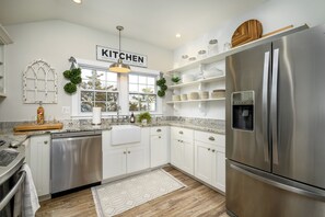 Private kitchen - 4BR Beach Haven Retreat Perfect for families with TEENS! (Beach Haven)