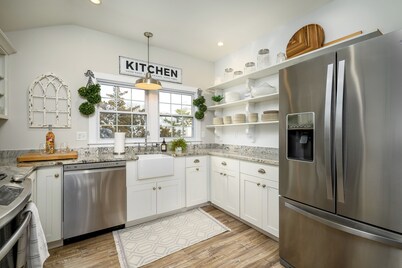 4BR Beach Haven Retreat Perfect for families with TEENS!