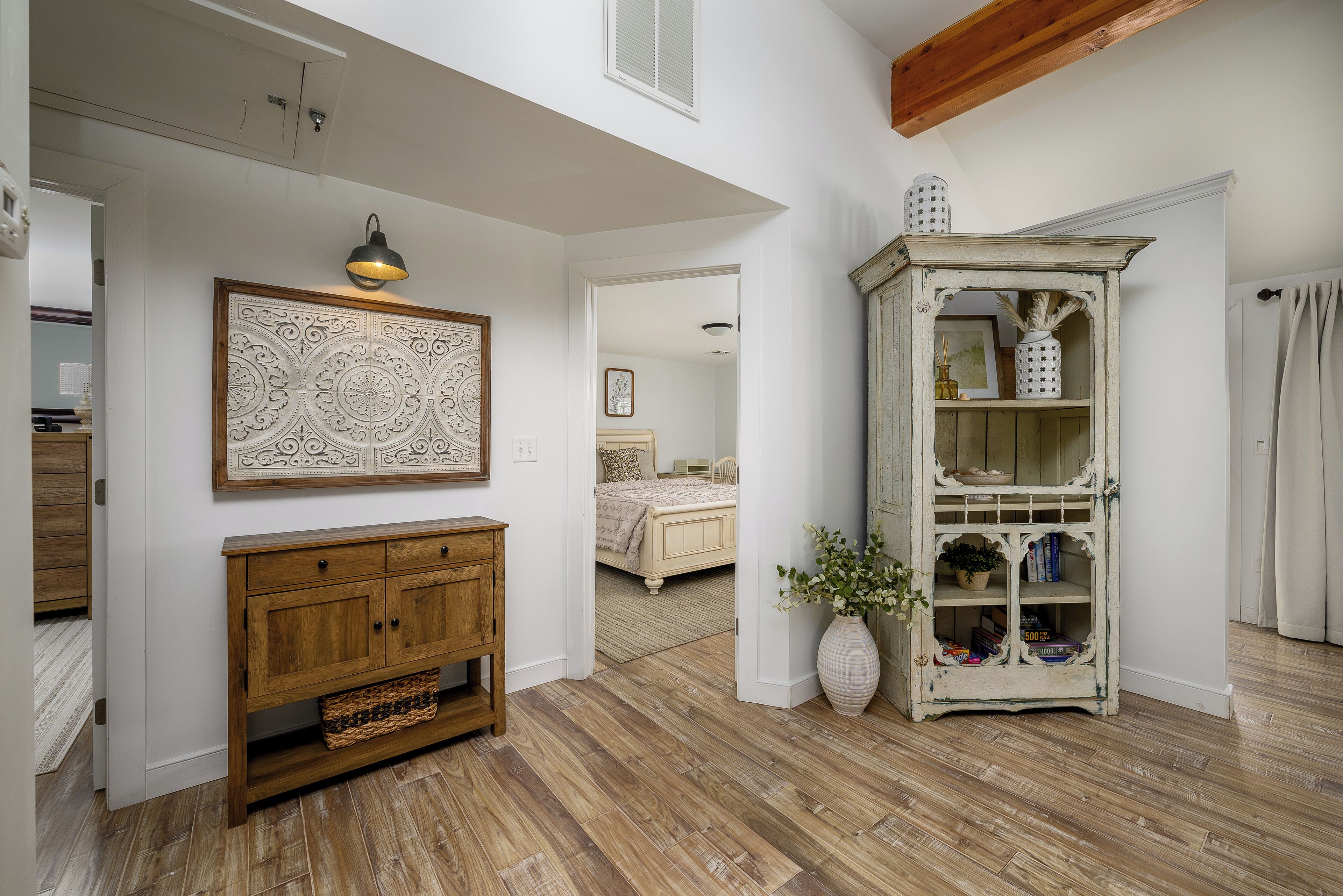 4 habitaciones, tabla de planchar con plancha y wifi 