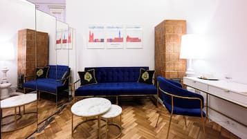 Bàn ủi/dụng cụ ủi quần áo