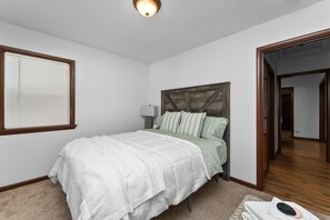 3 makuuhuonetta, työpöytä, ilmainen Wi-Fi, pääsy pyörätuolilla