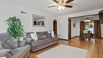Smart TV, fireplace