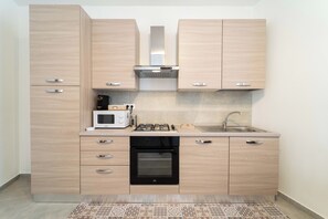 Micro-ondes, four, plaque de cuisson