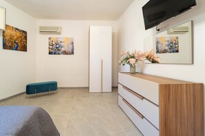 1 bedroom, travel crib, free WiFi, bed sheets