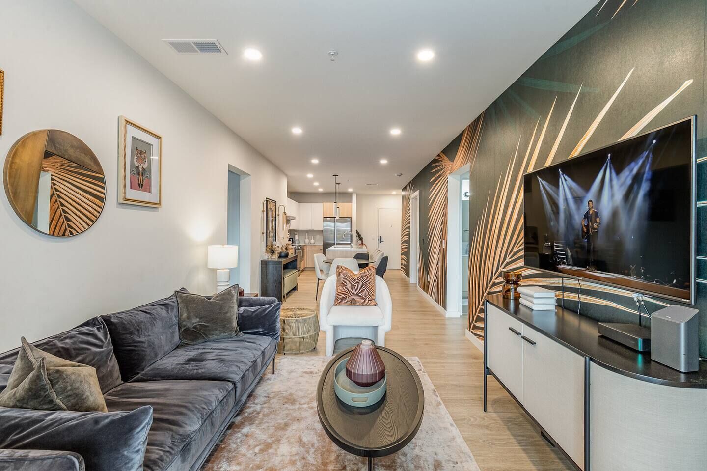 Smart TV, table tennis