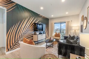 Smart TV, table tennis