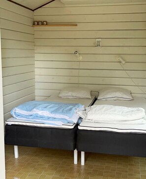 4 bedrooms, iron/ironing board, free WiFi - Holiday home within walking distance of one of Gotland's quietest beaches|SE12056 (Lärbro)