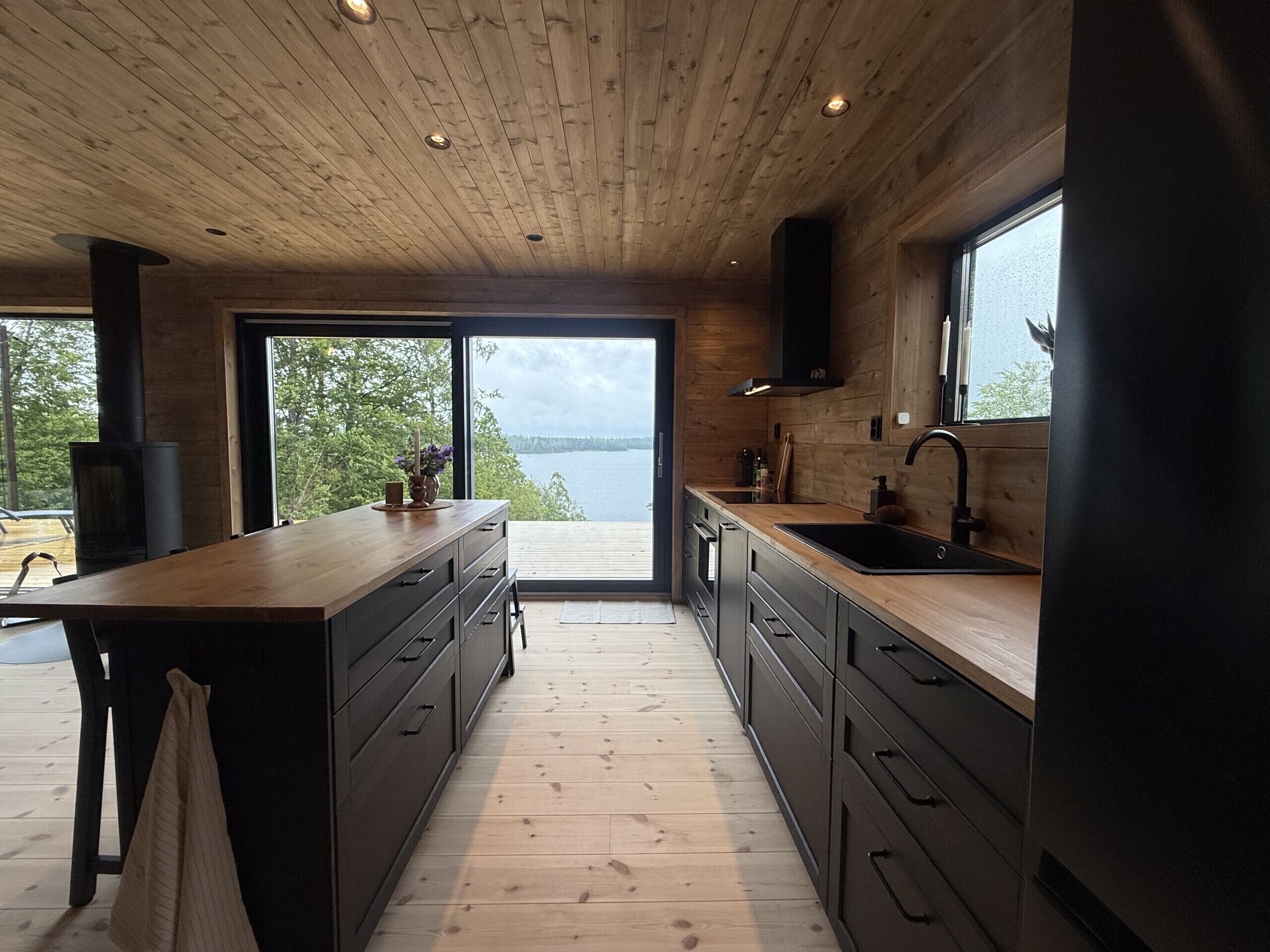 Kjøleskap, mikrobølgeovn, ovn og oppvaskmaskin