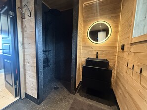 Douche, sèche-cheveux