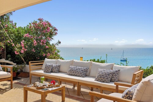 Villa Ambra Front Sea, Luxury, Private Pool just a Few Steps from the Beach