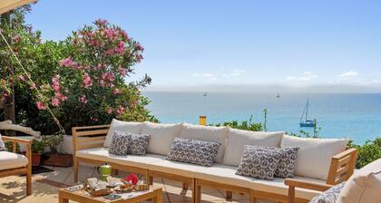 Villa Ambra Front Sea, Luxury, Private Pool just a Few Steps from the Beach