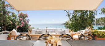 Villa Ambra Front Sea, Luxury, Private Pool just a Few Steps from the Beach