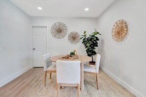 Dining - Tulum Vibes House.
Perfect for relaxation and entertaining. (Jupiter)