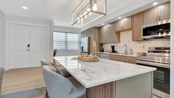 Micro-ondes, four, plaque de cuisson, lave-vaisselle