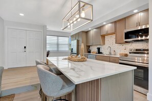 Microones, forn, placa de cuina i rentaplats 