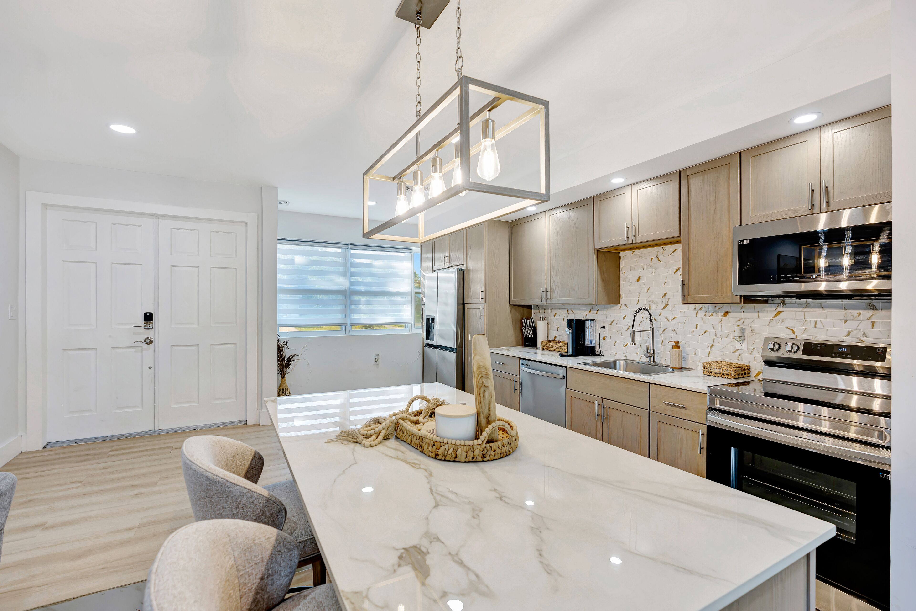 Microondas, horno, parrilla de estufa y lavavajillas 