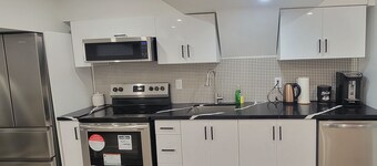 Lake Walk House a 3 Bed 2 Bath Basement Apartment in the Golden Horseshoe