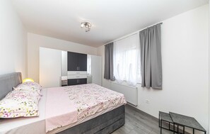 3 bedrooms, travel crib, free WiFi