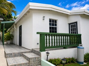 Exterior - Experience a spacious three-bedroom, two-bathroom villa on the lush Northside. (St Thomas)