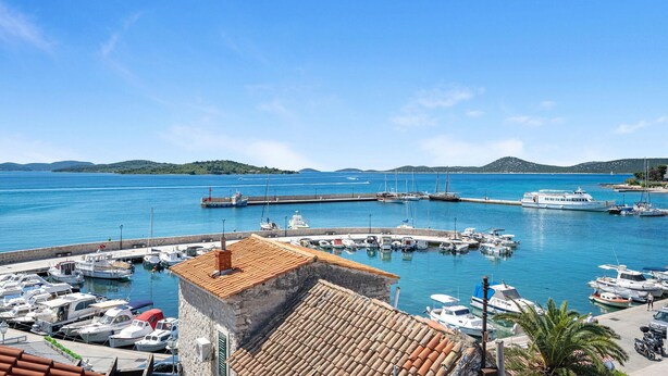 Marina - Beach front apartment in Vodice with WiFi (Vodice)