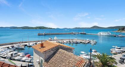 Nice apartment in Vodice with house sea view