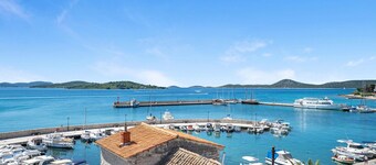Nice apartment in Vodice with house sea view