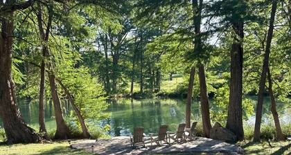 Sanctuary on the Frio River Frontage 5 bedrooms, 3.5 baths, Hot Tub,& Fireplaces