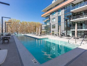 Pool - gyro beach getaway resort (Kelowna)