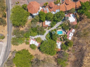 Exterior - Charming poolside Coco Cottage (Playa Hermosa)