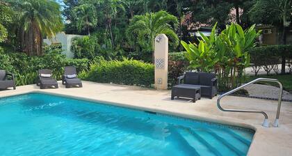 Charming poolside Coco Cottage