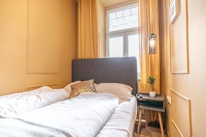 4 bedrooms, iron/ironing board, free WiFi, bed sheets