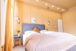 4 bedrooms, iron/ironing board, free WiFi, bed sheets