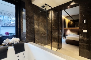 Camera King con Vasca Idromassaggio | Bathroom - Donna Filomena Luxury Suites (Catania)