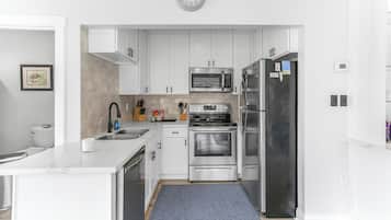 Microondas y placa de cocina