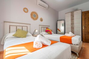 3 bedrooms, iron/ironing board, free WiFi, bed sheets