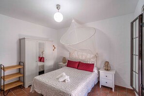 2 bedrooms, iron/ironing board, free WiFi, bed sheets - Rural House 'Carula' with Private Pool, Wi-Fi and Air Conditioning (La Puebla de Cazalla)