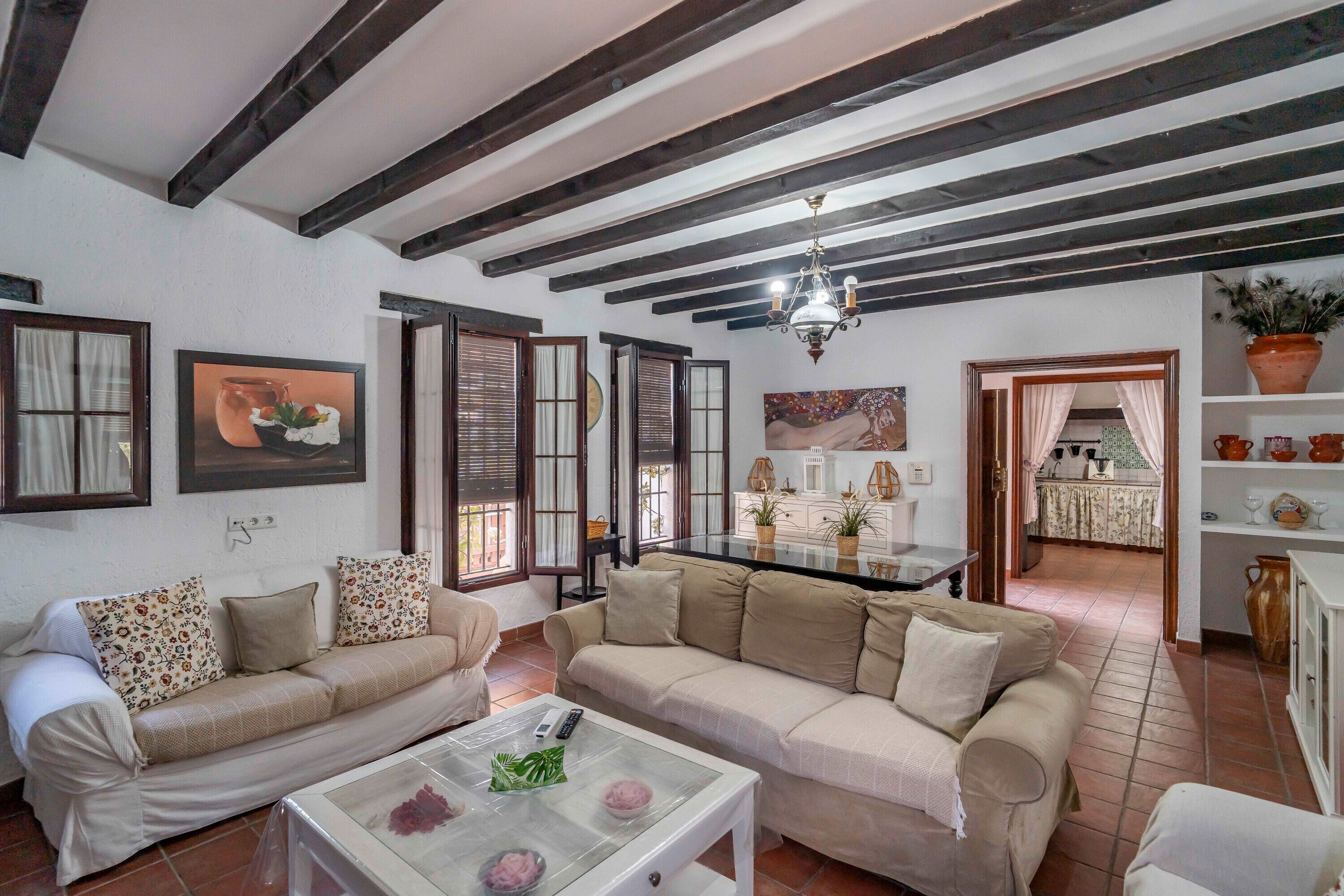 Televisión y chimenea 