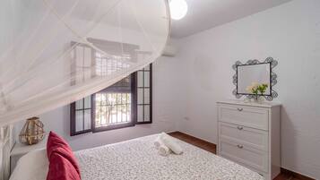 2 室のベッドルーム、アイロン / アイロン台、WiFi (無料)、ベッドシーツ