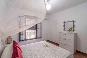 2 عدّة غرف نوم ومكواة/لوح كي وواي فاي مجانًا وملاءات أسرّة