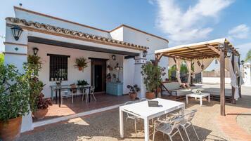 屋外ダイニングエリア