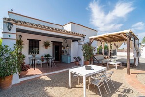 تناول الطعام بالخارج