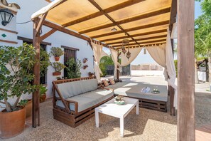 Terrace/patio - Rural House 'Carula' with Private Pool, Wi-Fi and Air Conditioning (La Puebla de Cazalla)