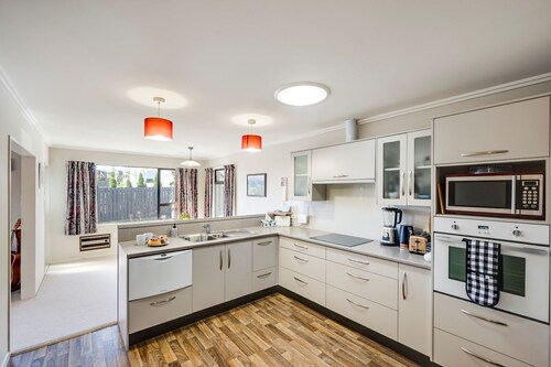 Village Close - Havelock North