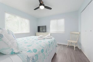 2 makuuhuonetta, silitysrauta/-lauta, Wi-Fi, vuodevaatteet